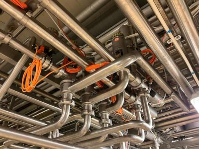 Overview picture of valves and flow/pressure meters